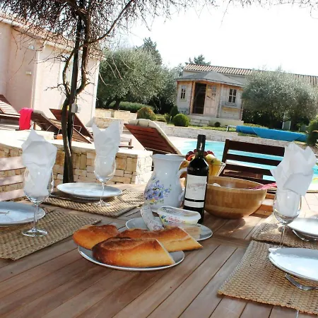 Villa Luxurious With Spacious Garden *