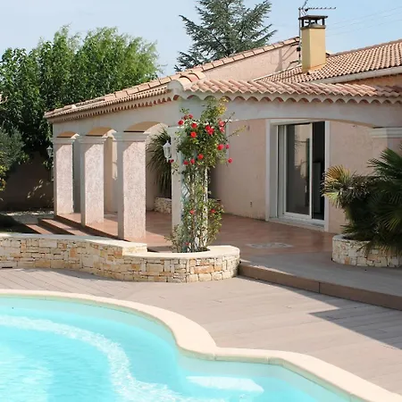 Villa Luxurious With Spacious Garden *