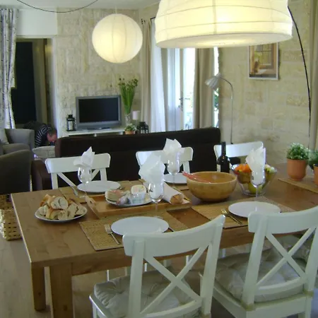 Luxurious With Spacious Garden