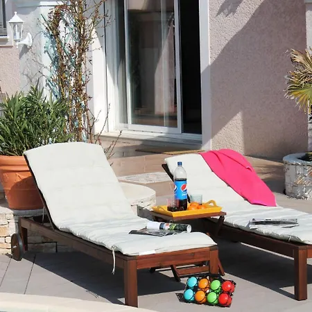 Villa Luxurious With Spacious Garden Rousson (Gard)