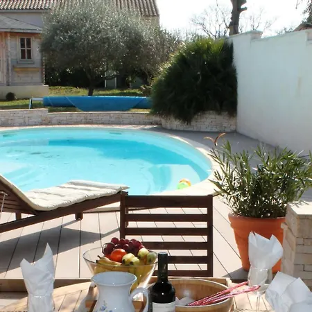 Villa Luxurious With Spacious Garden